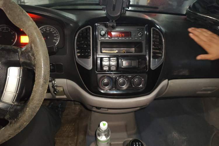 Used FORTHING Lingzhi 2017 M3L 1.6L 7-Seater Comfort Model Audio And AC Panel