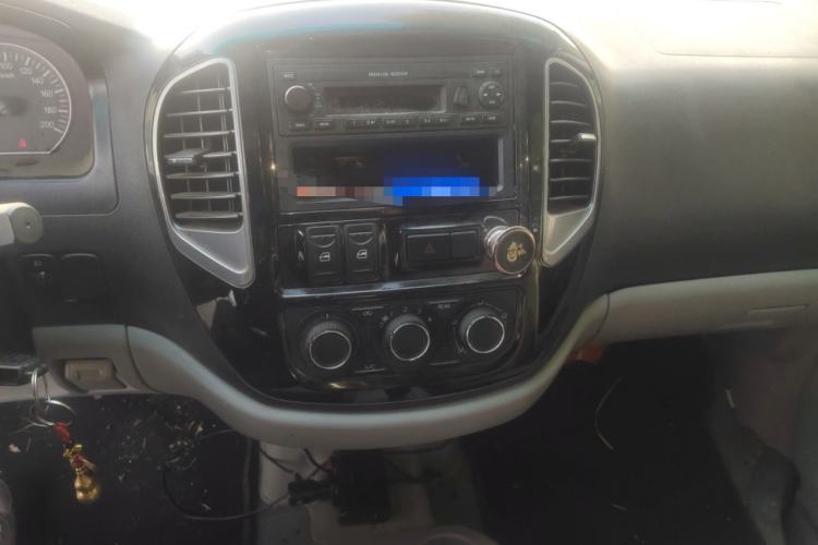 Used FORTHING Lingzhi 2017 Restyled M3L 1.6L 7-Seater Comfort Version Audio And AC Panel