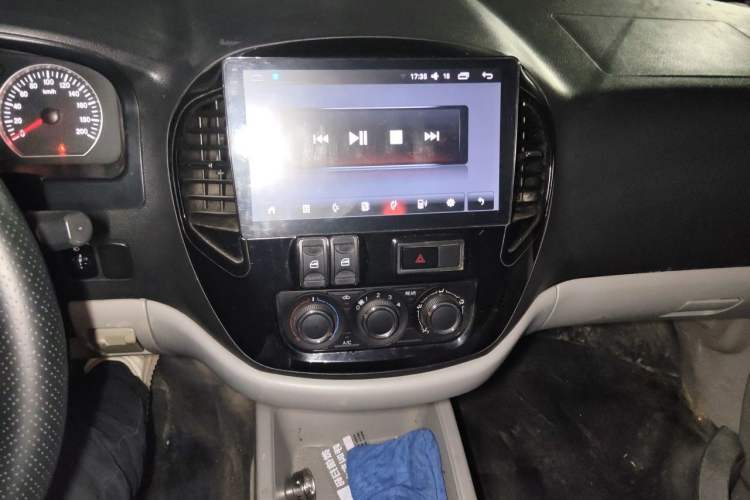 Used FORTHING Lingzhi 2017 Facelifted M3L 1.6L 7-Seater Standard Version Audio And AC Panel