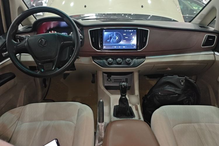 Used FORTHING Lingzhi 2017 M5L 1.6L 7-Seater Standard Model Center Console