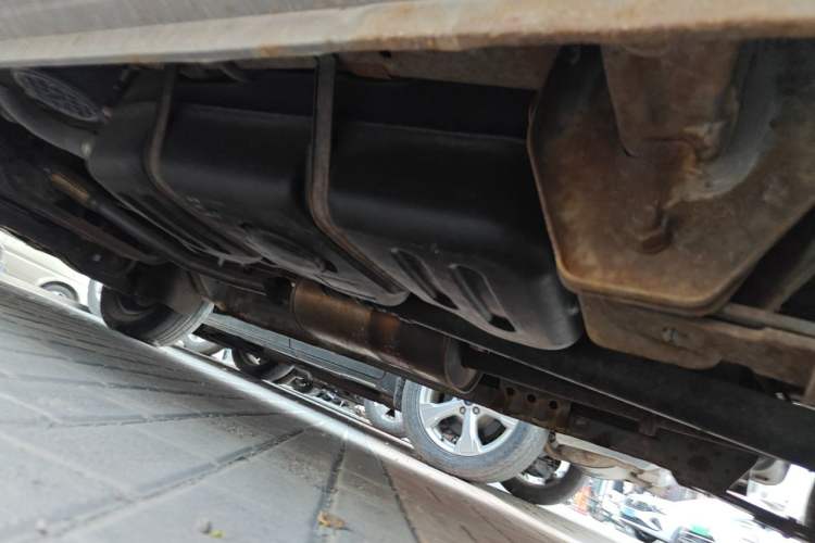 Used FORTHING Lingzhi 2017 V3 1.5L 7-seater Standard Model Chassis Rear Left