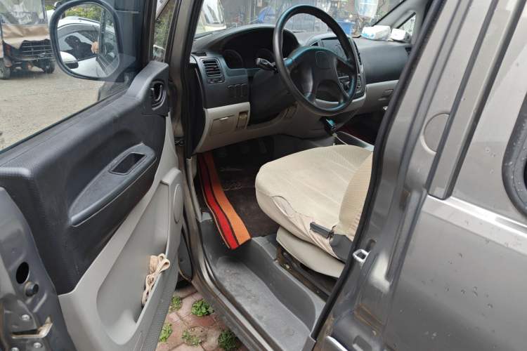 Used FORTHING Lingzhi 2017 V3 1.5L 7-seater Standard Model Driver Seat