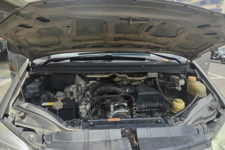Used FORTHING Lingzhi 2017 M3L 1.6L 7-Seater Standard Model Engine Bay