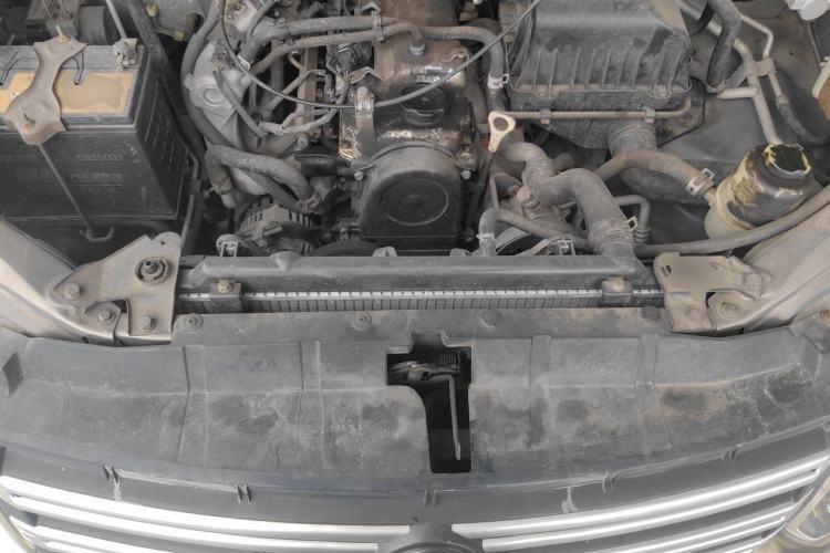 Used FORTHING Lingzhi 2017 M3L 1.6L 7-Seater Standard Model Engine Bay