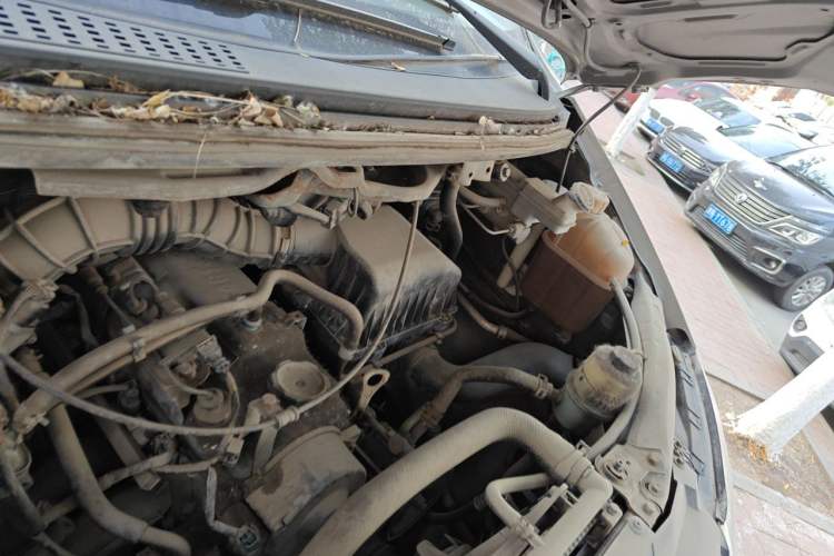 Used FORTHING Lingzhi 2017 V3 1.5L 7-seater Standard Model Engine Bay Left