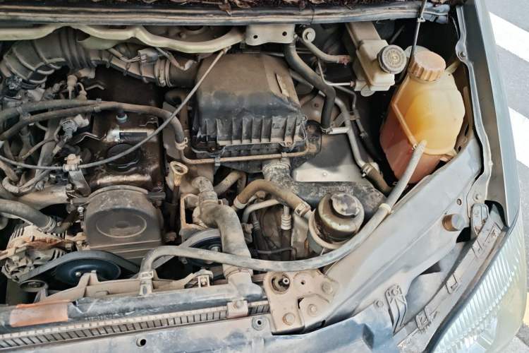 Used FORTHING Lingzhi 2017 M3L 1.6L 7-Seater Standard Model Engine Bay Left