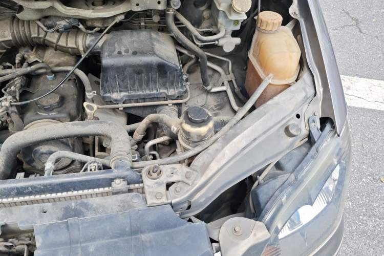 Used FORTHING Lingzhi 2017 V3 1.5L 7-seater Standard Model Engine Bay Left