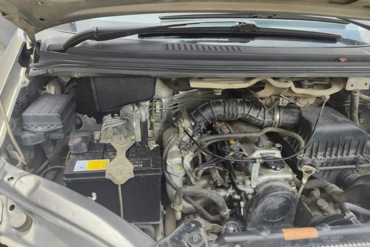 Used FORTHING Lingzhi 2017 M3L 1.6L 7-Seater Standard Model Engine Bay Right