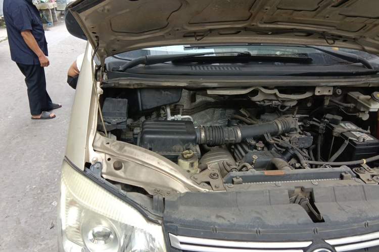 Used FORTHING Lingzhi 2017 Restyled M3L 1.6L 7-Seater Comfort Version Engine Bay Right