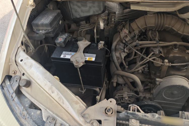 Used FORTHING Lingzhi 2017 M3L 1.6L 7-Seater Comfort Model Engine Bay Right
