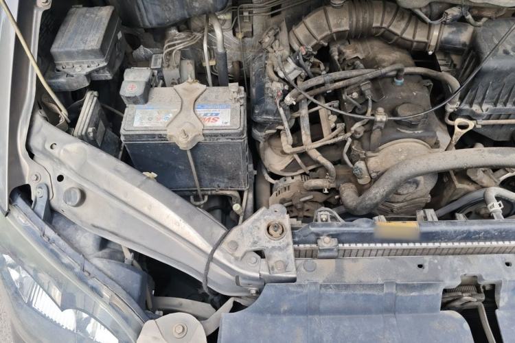 Used FORTHING Lingzhi 2017 V3 1.5L 7-seater Standard Model Engine Bay Right