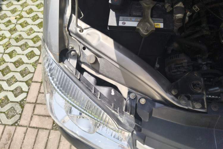 Used FORTHING Lingzhi 2017 Facelifted M3L 1.6L 7-Seater Standard Version Engine Bay Right