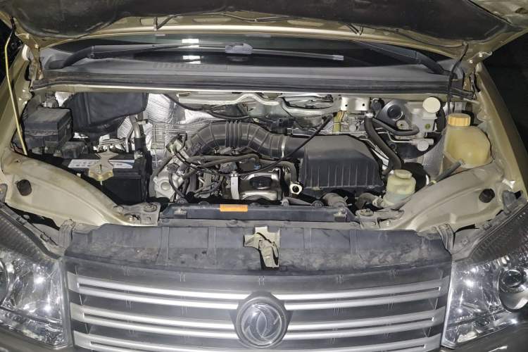 Used FORTHING Lingzhi 2017 M3L 1.6L 7-Seater Comfort Model Engine Bay