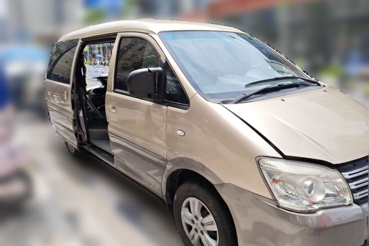 Used FORTHING Lingzhi 2017 Restyled M3L 1.6L 7-Seater Comfort Version Front Right 45 Deg