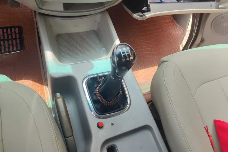 Used FORTHING Lingzhi 2017 M3L 1.6L 7-Seater Standard Model Gear Lever