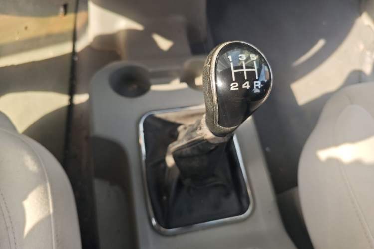Used FORTHING Lingzhi 2017 M3L 1.6L 7-Seater Comfort Model Gear Lever