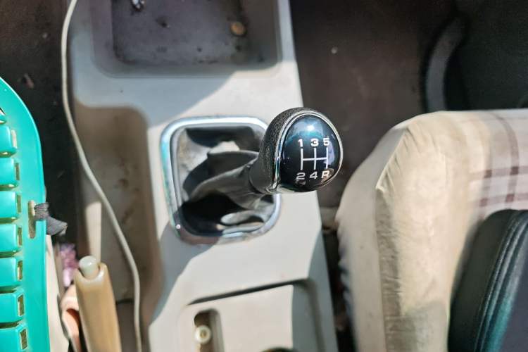 Used FORTHING Lingzhi 2017 M3L 1.6L 7-Seater Standard Model Gear Lever