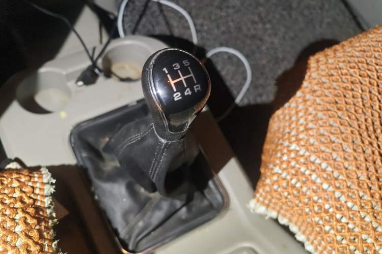 Used FORTHING Lingzhi 2017 M3L 1.6L 7-Seater Comfort Model Gear Lever