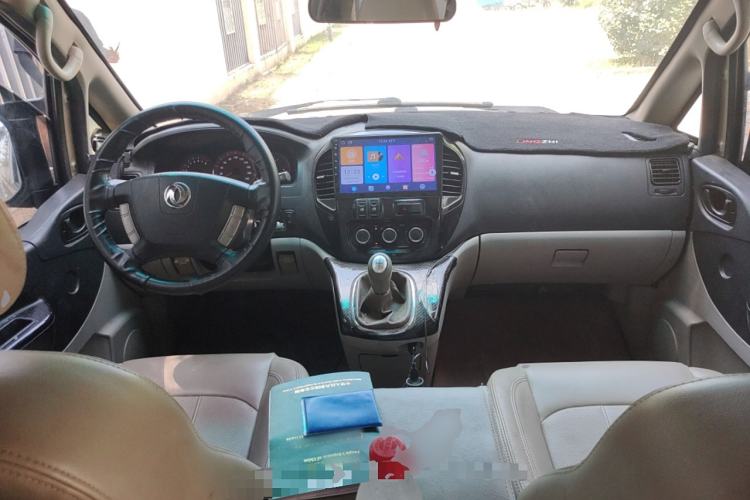 Used FORTHING Lingzhi 2017 M3L 2.0L 7-Seater Comfort Model Interior 2