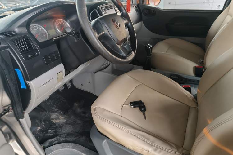 Used FORTHING Lingzhi 2017 Facelifted M3L 1.6L 7-Seater Standard Version Interior 5