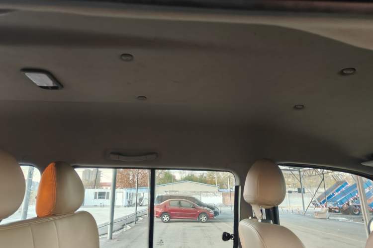Used FORTHING Lingzhi 2017 Facelifted M3L 1.6L 7-Seater Standard Version Interior 6