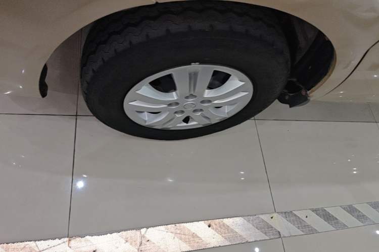 Used FORTHING Lingzhi 2017 M5L 1.6L 7-Seater Standard Model Left Front Wheel Hub