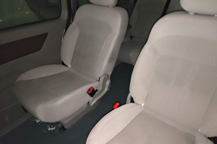 Used FORTHING Lingzhi 2017 M5L 1.6L 7-Seater Standard Model Left Rear Seat