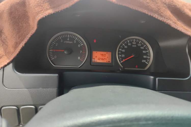 Used FORTHING Lingzhi 2017 M3L 1.6L 7-Seater Standard Model Odometer Close Up