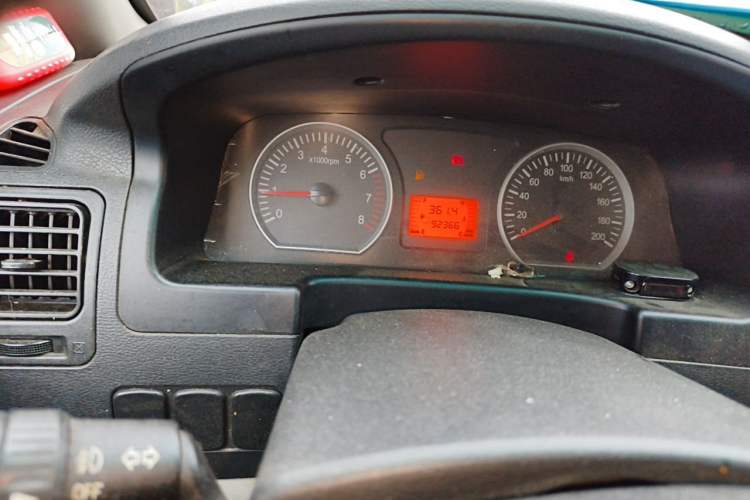Used FORTHING Lingzhi 2017 M3L 1.6L 7-Seater Standard Model Odometer Close Up