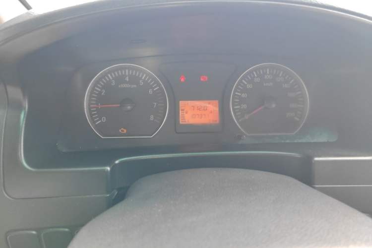 Used FORTHING Lingzhi 2017 M3L 1.6L 7-Seater Standard Model Odometer Close Up