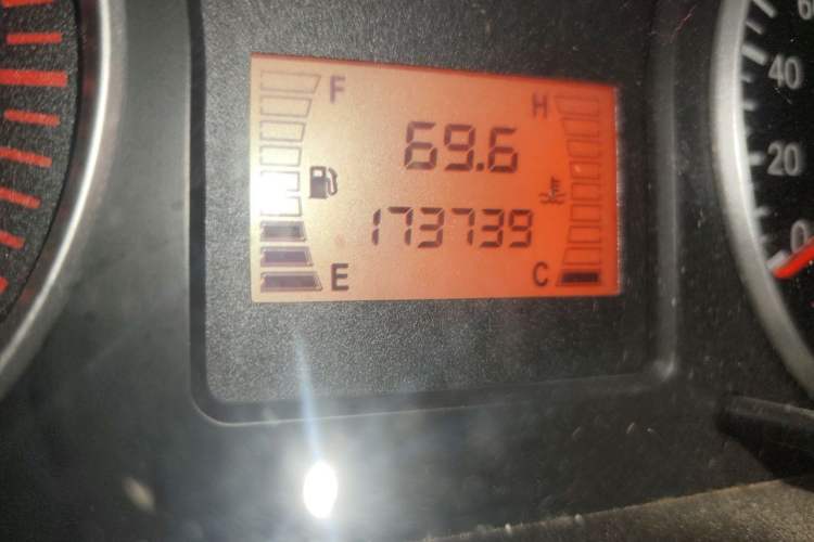 Used FORTHING Lingzhi 2017 M3L 1.6L 7-Seater Comfort Model Odometer Close Up