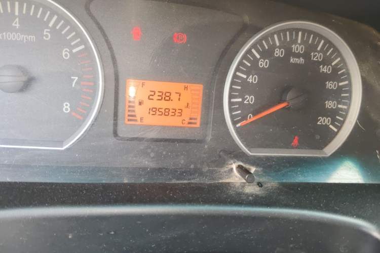 Used FORTHING Lingzhi 2017 V3 1.5L 7-seater Standard Model Odometer Close Up