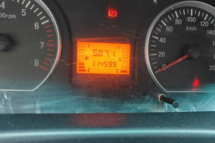 Used FORTHING Lingzhi 2017 V3 1.5L 7-seater Standard Model Odometer Close Up