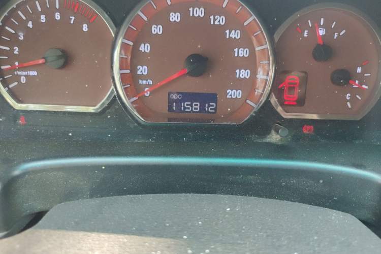 Used FORTHING Lingzhi 2017 M3L 2.0L 7-Seater Comfort Model Odometer Close Up