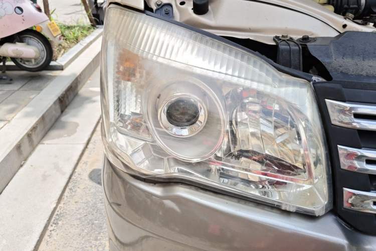 Used FORTHING Lingzhi 2017 Restyled M3L 1.6L 7-Seater Comfort Version Right Front Headlight
