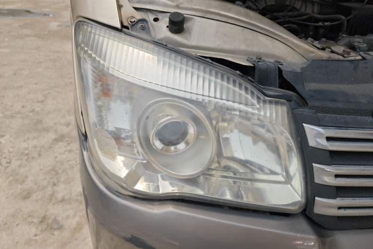 Used FORTHING Lingzhi 2017 M3L 1.6L 7-Seater Comfort Model Right Front Headlight
