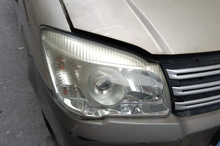 Used FORTHING Lingzhi 2017 Restyled M3L 1.6L 7-Seater Comfort Version Right Front Headlight