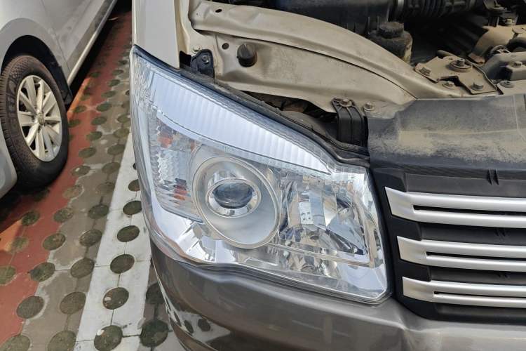 Used FORTHING Lingzhi 2017 Restyled M3L 1.6L 7-Seater Comfort Version Right Front Headlight