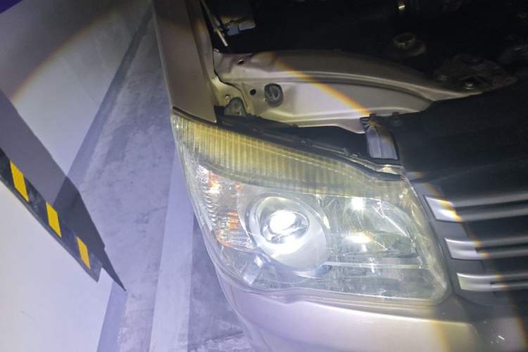 Used FORTHING Lingzhi 2017 M5L 1.6L 7-Seater Comfort Model Right Front Headlight