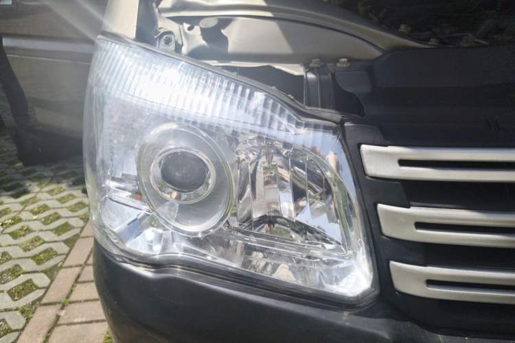 Used FORTHING Lingzhi 2017 Facelifted M3L 1.6L 7-Seater Standard Version Right Front Headlight