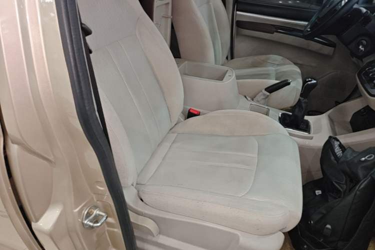 Used FORTHING Lingzhi 2017 M5L 1.6L 7-Seater Standard Model Right Front Seat