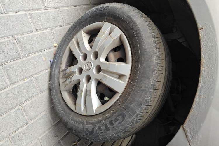 Used FORTHING Lingzhi 2017 V3 1.5L 7-seater Standard Model Right Front Wheel Hub