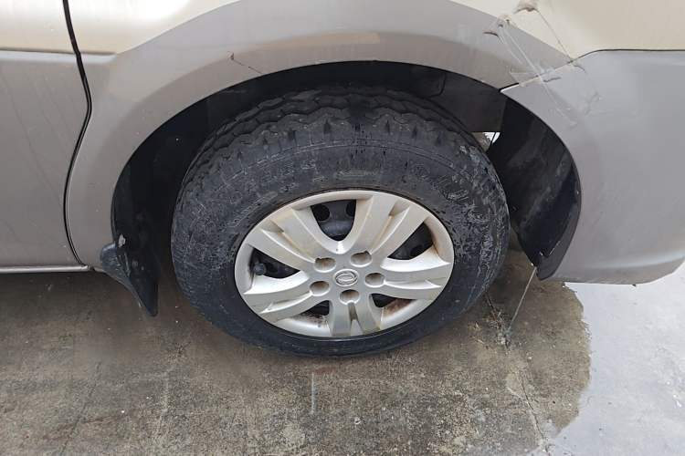 Used FORTHING Lingzhi 2017 Restyled M3L 1.6L 7-Seater Comfort Version Right Front Wheel Hub