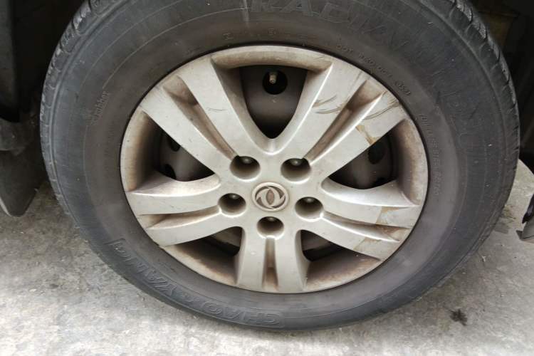 Used FORTHING Lingzhi 2017 Restyled M3L 1.6L 7-Seater Comfort Version Right Front Wheel Hub