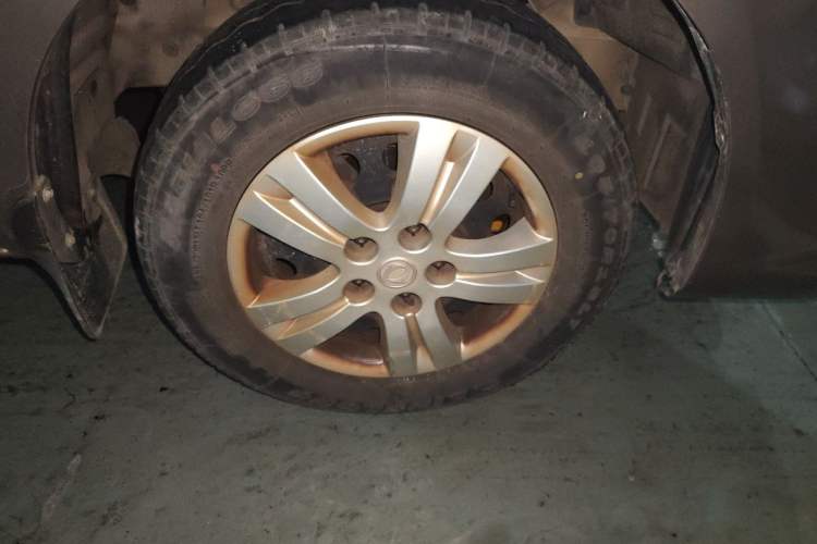 Used FORTHING Lingzhi 2017 M3L 1.6L 7-Seater Comfort Model Right Front Wheel Hub