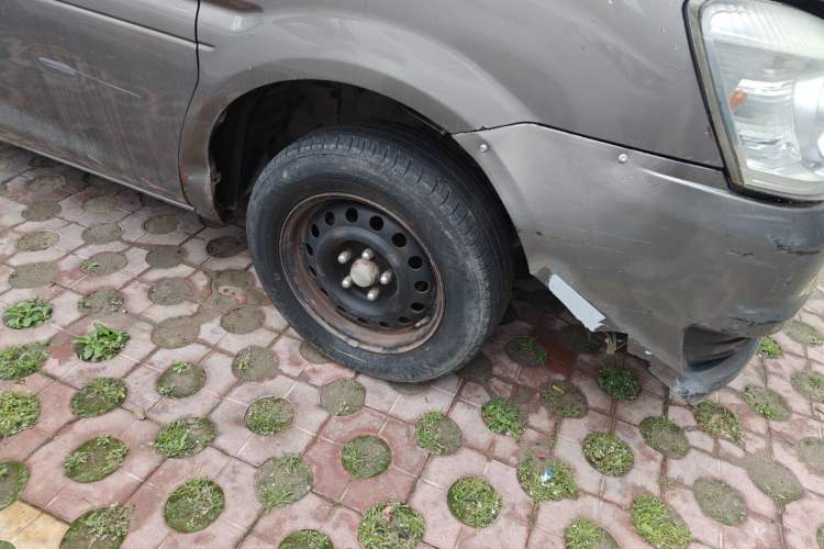 Used FORTHING Lingzhi 2017 V3 1.5L 7-seater Standard Model Right Front Wheel Hub