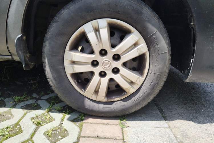 Used FORTHING Lingzhi 2017 Facelifted M3L 1.6L 7-Seater Standard Version Right Front Wheel Hub