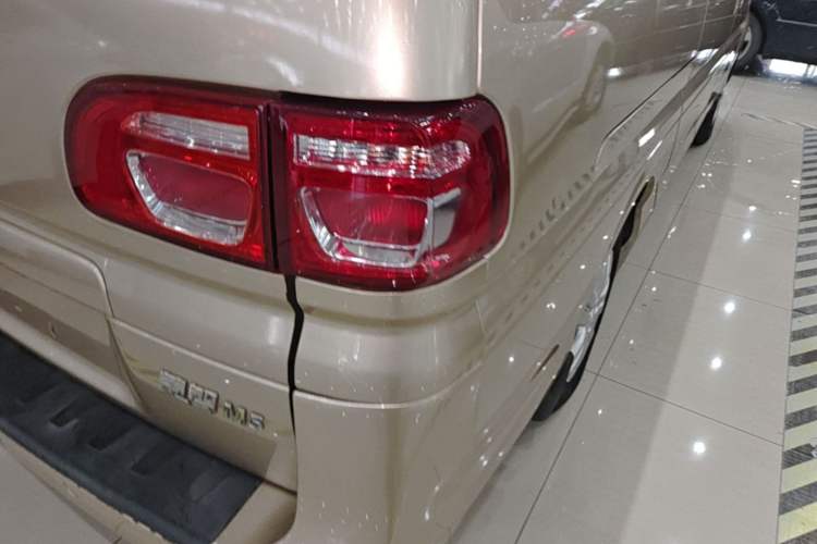 Used FORTHING Lingzhi 2017 M5L 1.6L 7-Seater Standard Model Right Rear Taillight