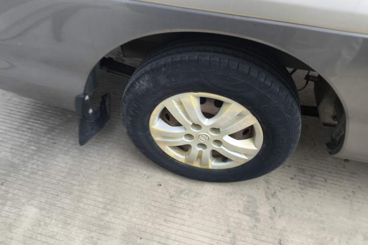Used FORTHING Lingzhi 2017 M3L 1.6L 7-Seater Comfort Model Right Rear Wheel Hub