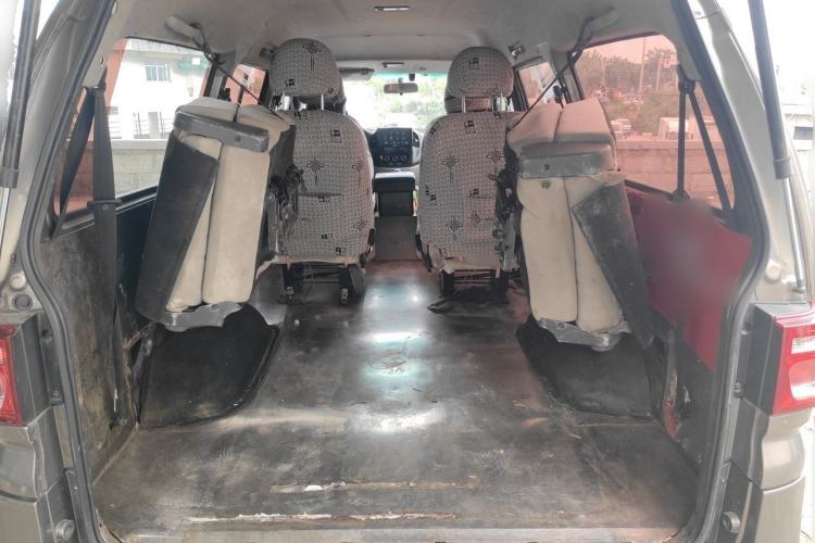Used FORTHING Lingzhi 2017 M3L 1.6L 7-Seater Standard Model Trunk
